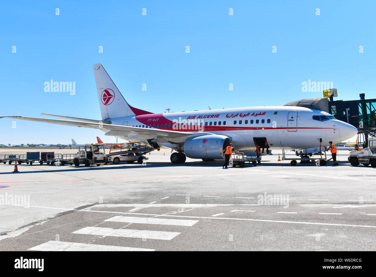 Colombier-Saugnieu (Frankreich). Flughafen Lyon Saint-Exupery. Eine Boeing 737 der nächsten Generation Flugzeug der Air Algerie Fluggesellschaft auf dem Rollfeld Stockfoto
