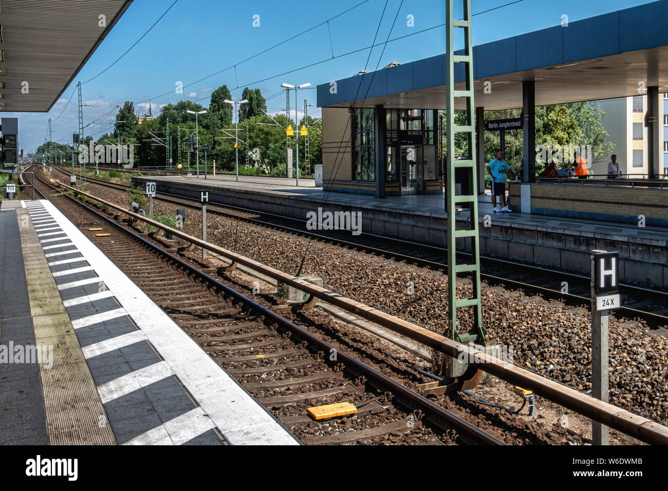 Jungfernheide S-Bahn Station in Charlottenburg, Berlin Stockfotografie -  Alamy
