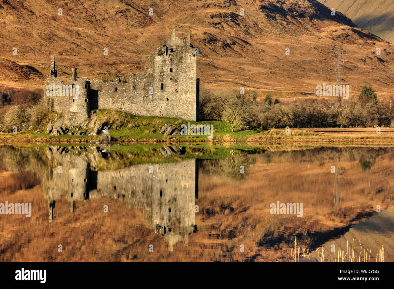 Friedliche Reflektionen von kilchurn Castle, Loch Awe, Argyll Stockfoto