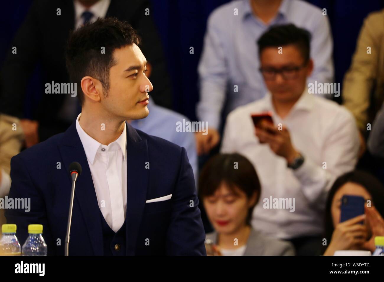 Chinesische Schauspieler Huang Xiaoming besucht die Young Leaders Roundtable des Boao Forum für Asien Jährliche Konferenz 2018 der BFA INTERNATIONALE ENTWICKLUNGSFINANZIERUNG Stockfoto