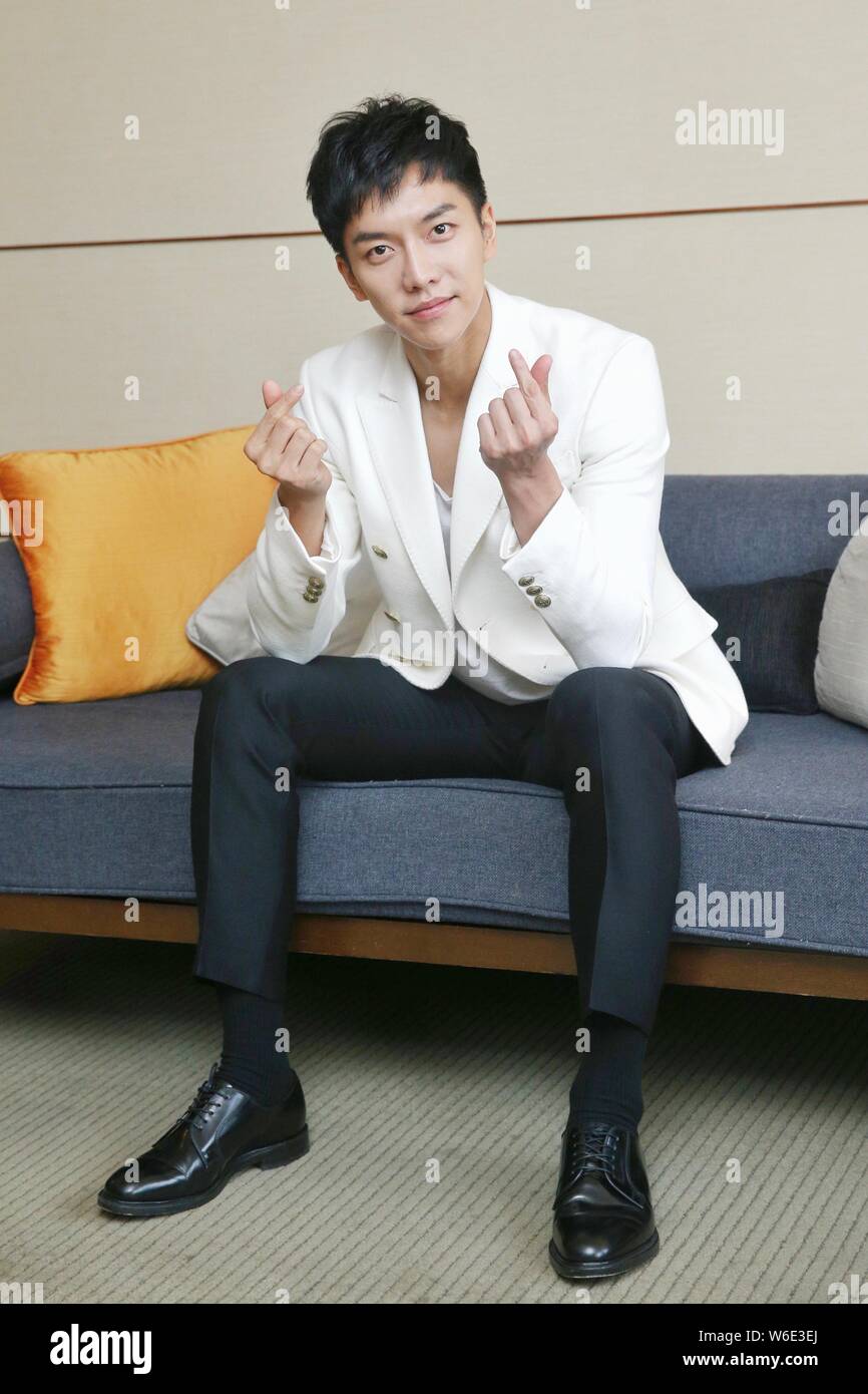 ** TAIWAN AUS ** südkoreanischen Sänger und Schauspieler Lee Seung-gi stellt während eines Interviews in Taipei, Taiwan, 21. April 2018. Stockfoto