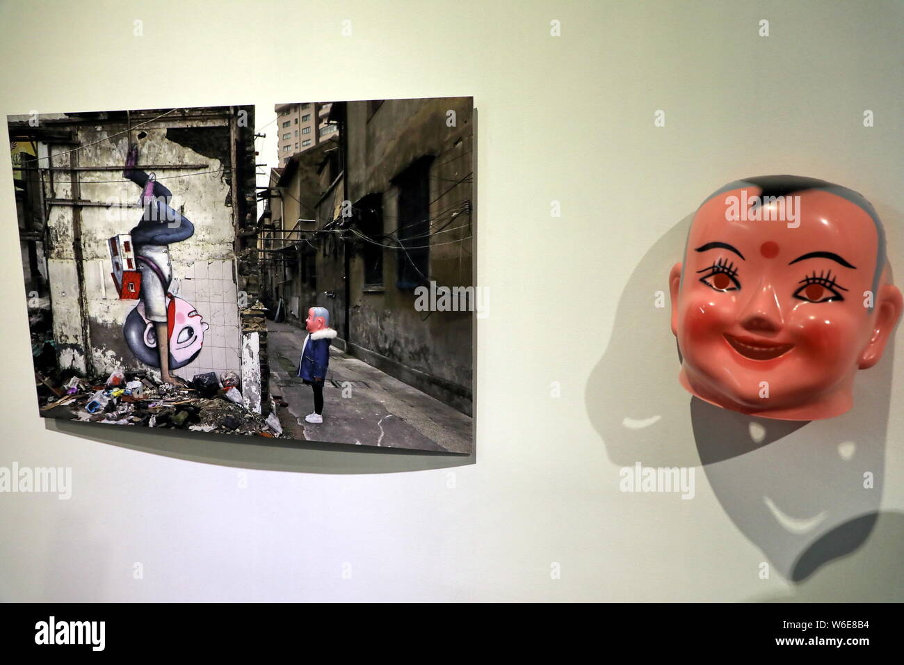 Ein Blick auf die weltweiten Debüt zeigen "wie ein Kinderspiel" durch das französische Künstler Julien eth' Malland aka Seth Globepainter im Museum für Zeitgenössische gehalten Stockfoto