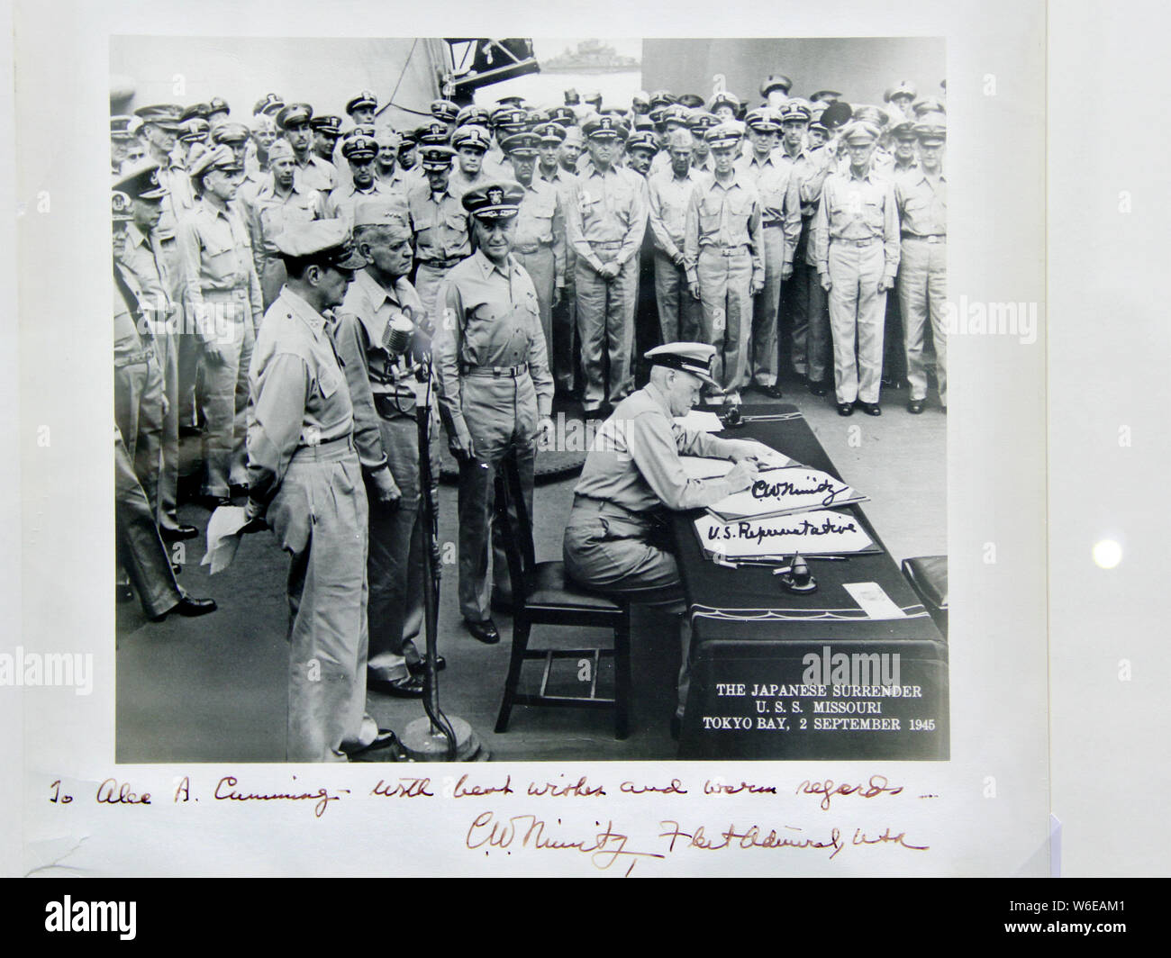 Ein signiertes Foto von Chester William Nimitz am Ende des Zweiten Weltkriegs Zeremonie ist auf Anzeige während der Buchmesse 2018 Nanjing Nanjing city, Ea Stockfoto