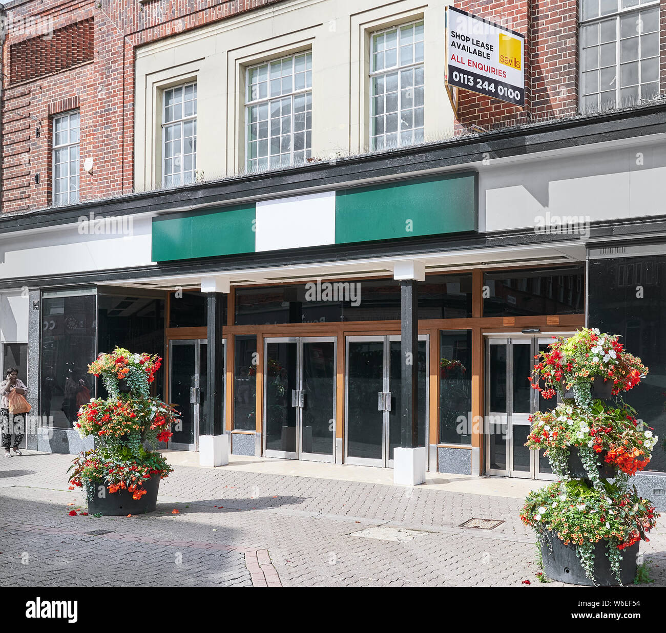 Leer, leerstehende, ungenutzte ehemalige Marks & Spencers Ladenlokal in der Innenstadt von Kettering, England. Stockfoto