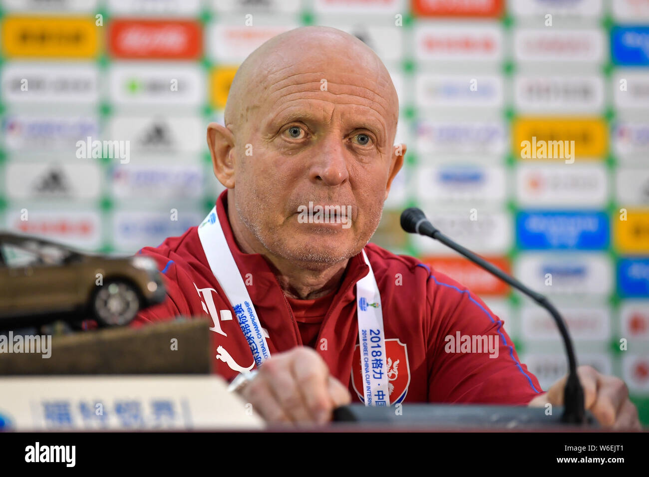 Leiter Trainer Karel Jarolim der Tschechischen Republik National Football Team auf einer Pressekonferenz vor dem Halbfinale gegen Uruguay während des 20. Stockfoto