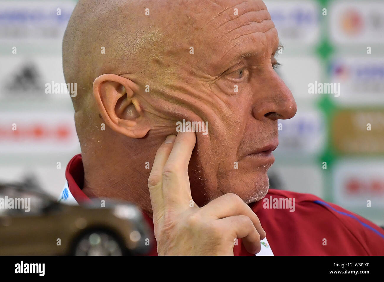 Leiter Trainer Karel Jarolim der Tschechischen Republik National Football Team auf einer Pressekonferenz vor dem Halbfinale gegen Uruguay während des 20. Stockfoto