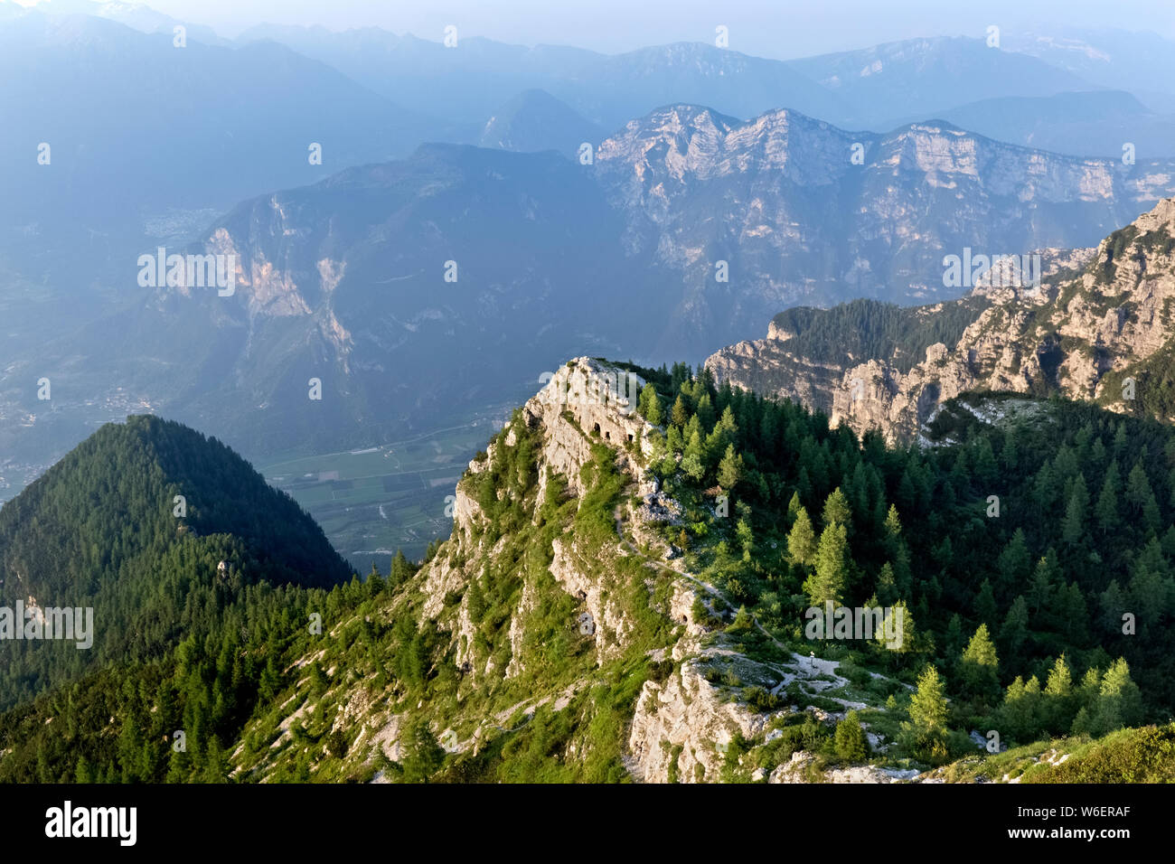 Das Schlachtfeld des Monte Ortigara: der österreichisch-ungarischen 'Peak 2003". Hochebene von Asiago, Venetien, Italien. Stockfoto
