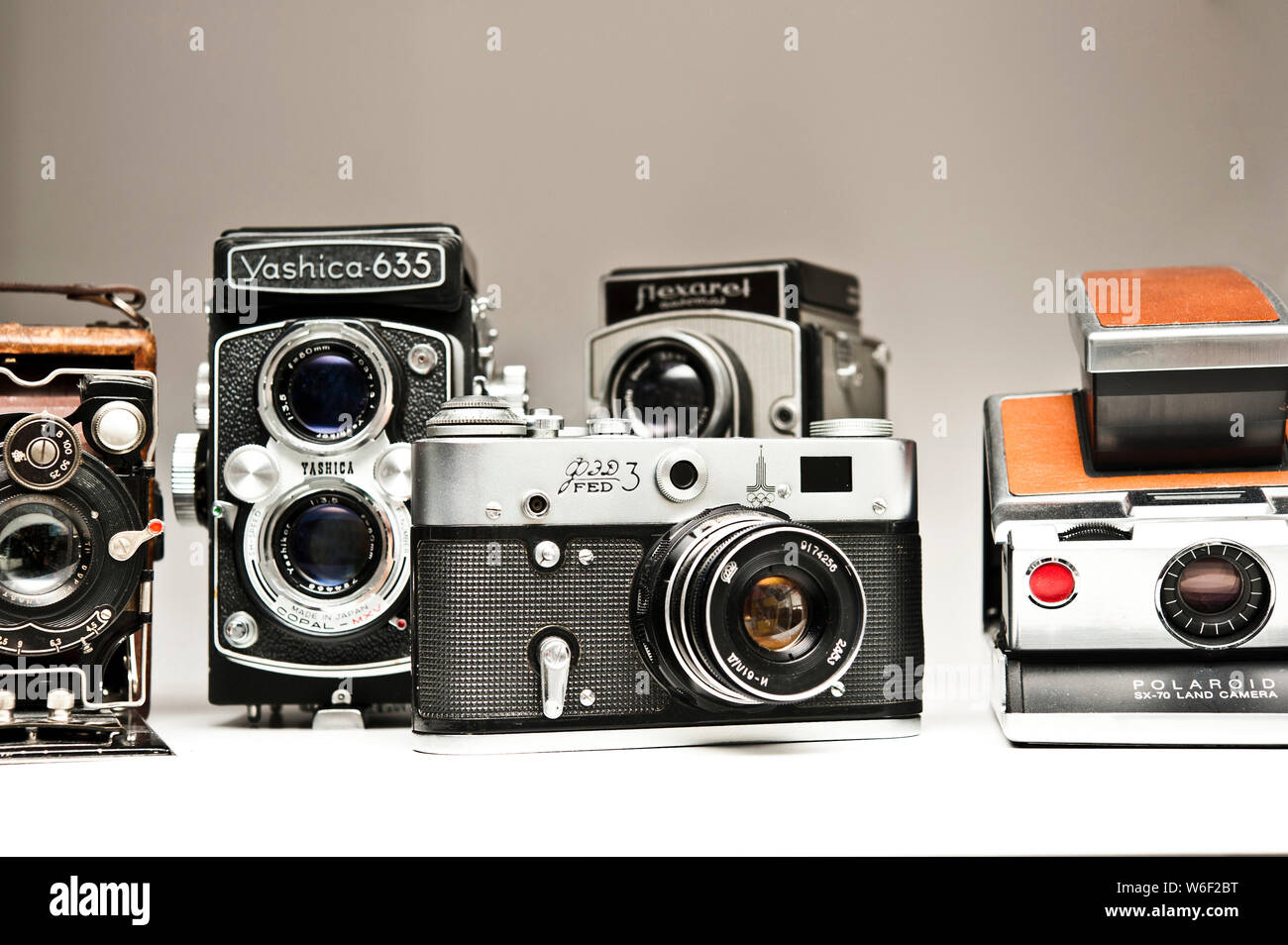 Verschiedene vintage Foto Kameras auf dem Display Stockfoto