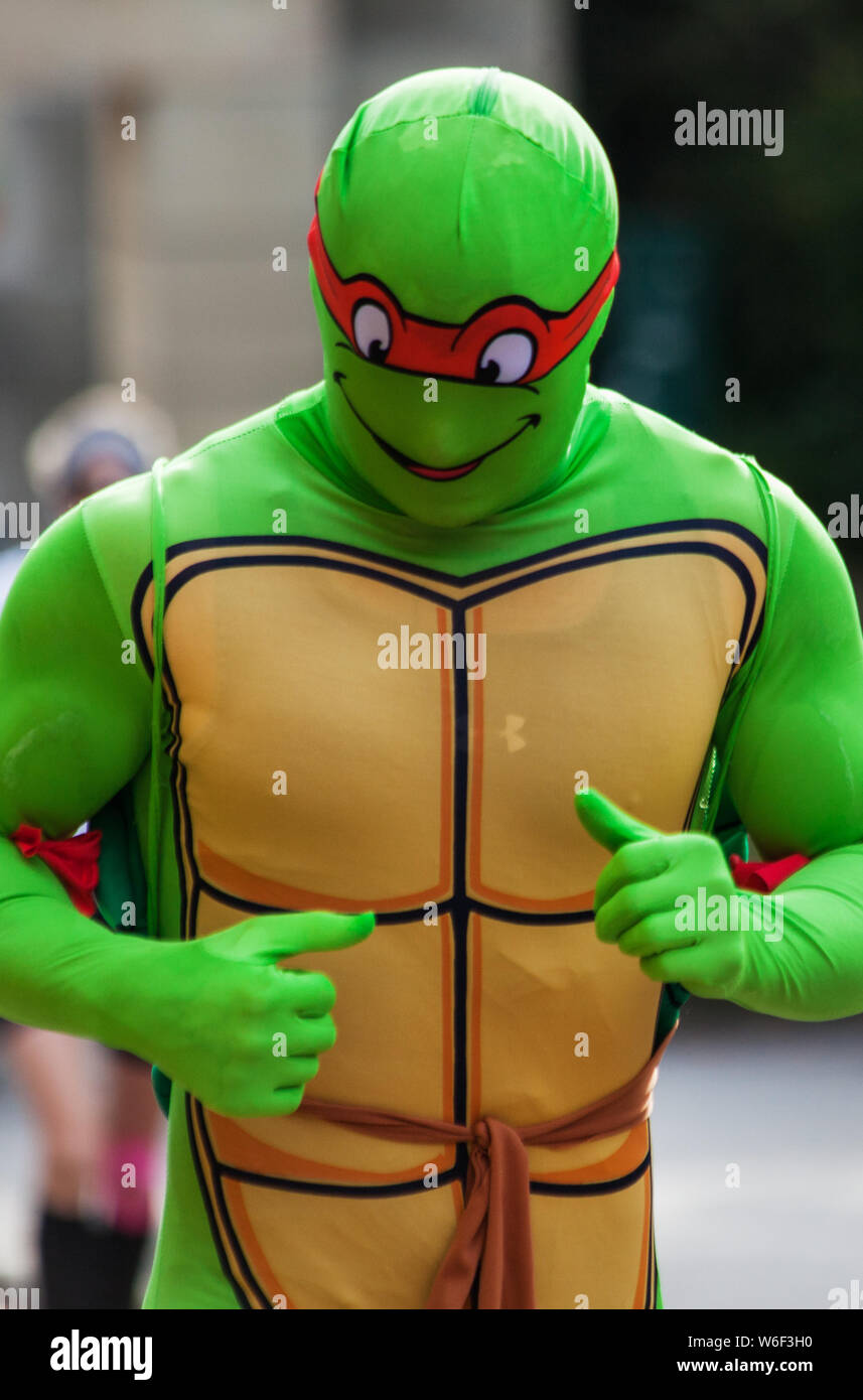 Läufer in witzigen Kostüm während einer Nächstenliebe, die Veranstaltung. Stockfoto