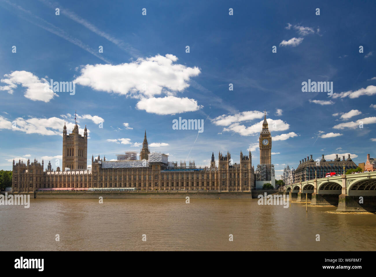 London, Großbritannien - 13 August 2017: Big Ben (Elizabeth Tower) und Palast von Westminster durchmachen, Renovierung und Erhaltung Arbeit Stockfoto