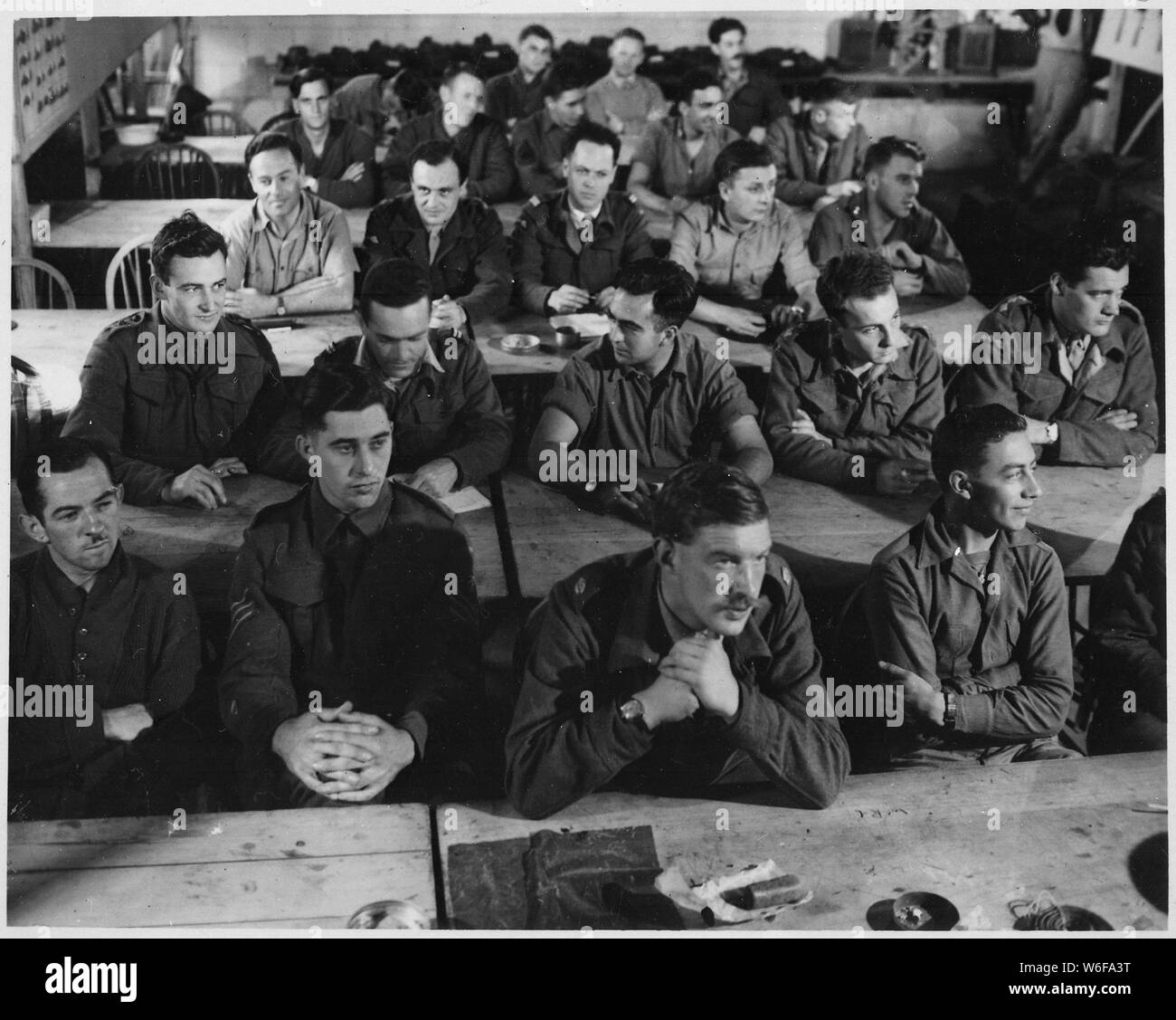 Publikum im Abbruch Klasse. Milton Hall, England, ca. 1944, 1943-1944; Allgemeine Hinweise: Verwenden Sie Krieg und Konflikt Nummer 738 bei der Bestellung eine Reproduktion oder Anforderung von Informationen zu diesem Bild. Stockfoto