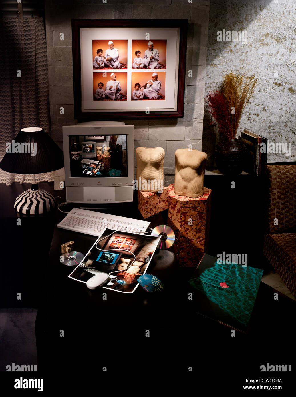 Konzeptionelle noch leben Der INNENANSICHT ZEIGT EIN FOTO DRUCKEN DES GLEICHEN BILDES, MIT DEM GLEICHEN BILD AUF DEM BILDSCHIRM AUCH. SO IST ES EIN IMAG Stockfoto