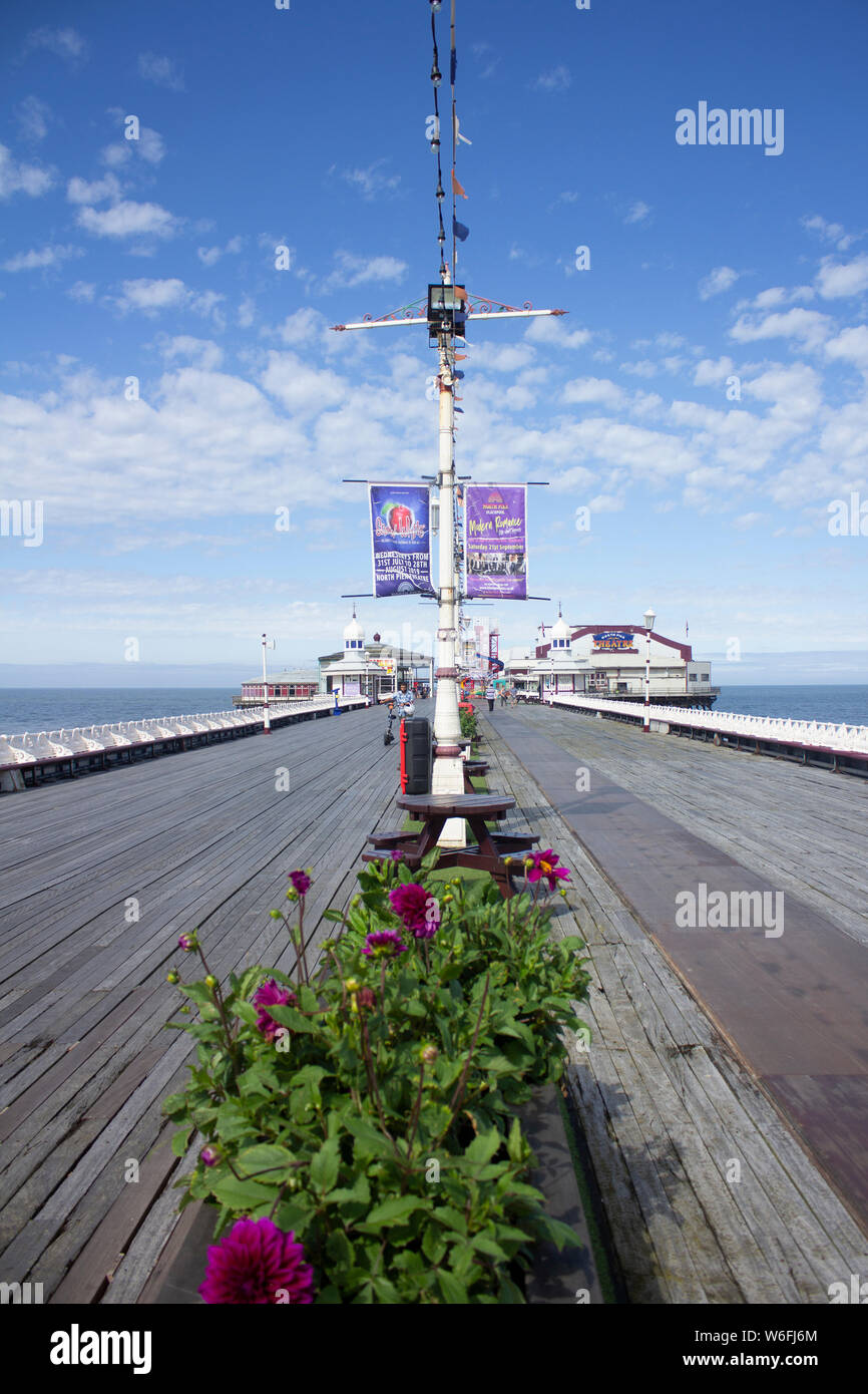 Blackpool Pier im Sommer Stockfoto