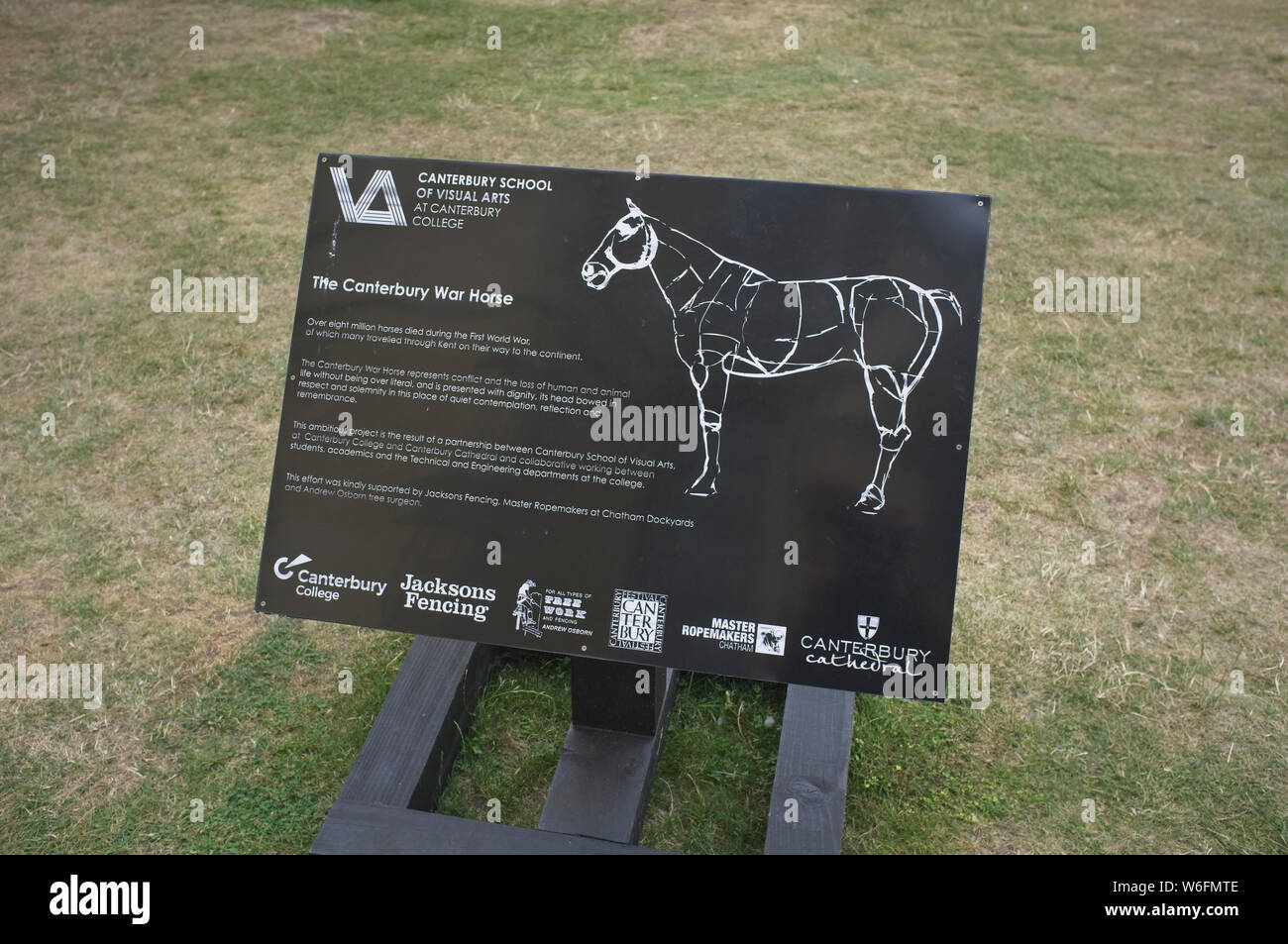 Canterbury War Horse. Zum Gedenken an den 100. Jahrestag des Endes des Ersten Weltkriegs, Studenten und Mitarbeiter von Canterbury Schule für Bildende Kunst an Kann Nicht Stockfoto