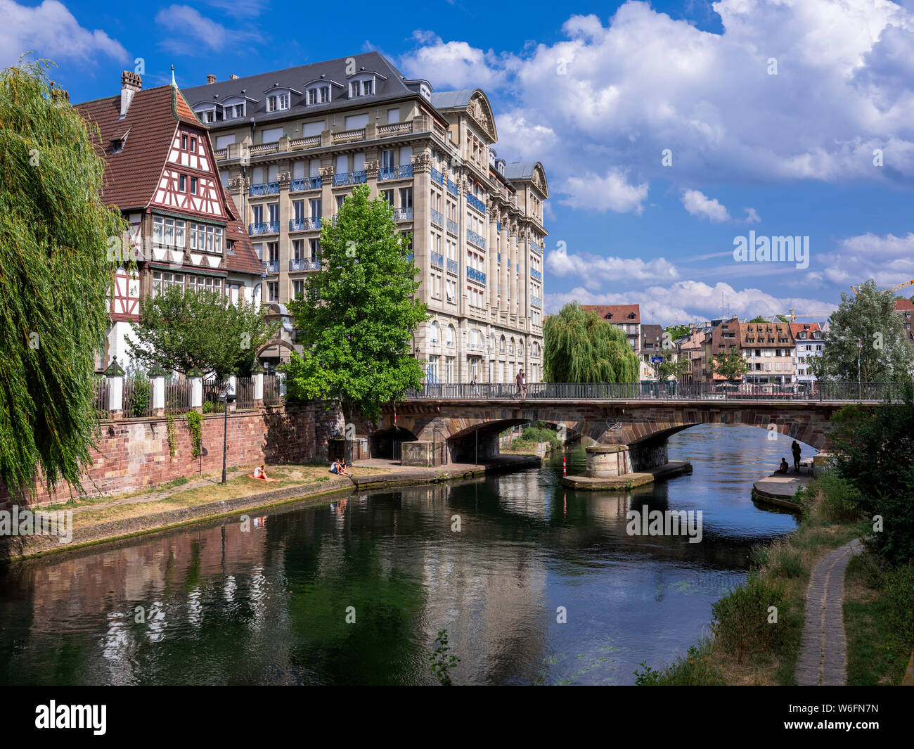 Fossé du Faux Rempart Canal, Marzolff, Esca Eigentumswohnung Wohnhaus, Pont St Etienne Brücke, Straßburg, Elsass, Frankreich, Europa, Stockfoto