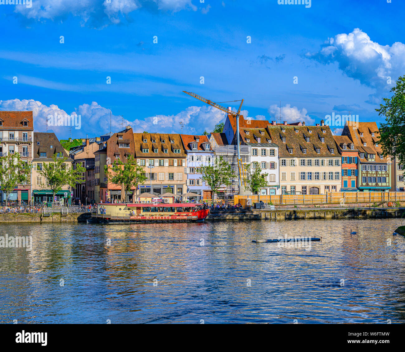 Straßburg, Ill, Quai des Pêcheurs Quay, Fischer Wharf, angelegter Lastkahn, Waterfront Häuser, Elsass, Frankreich, Europa, Stockfoto