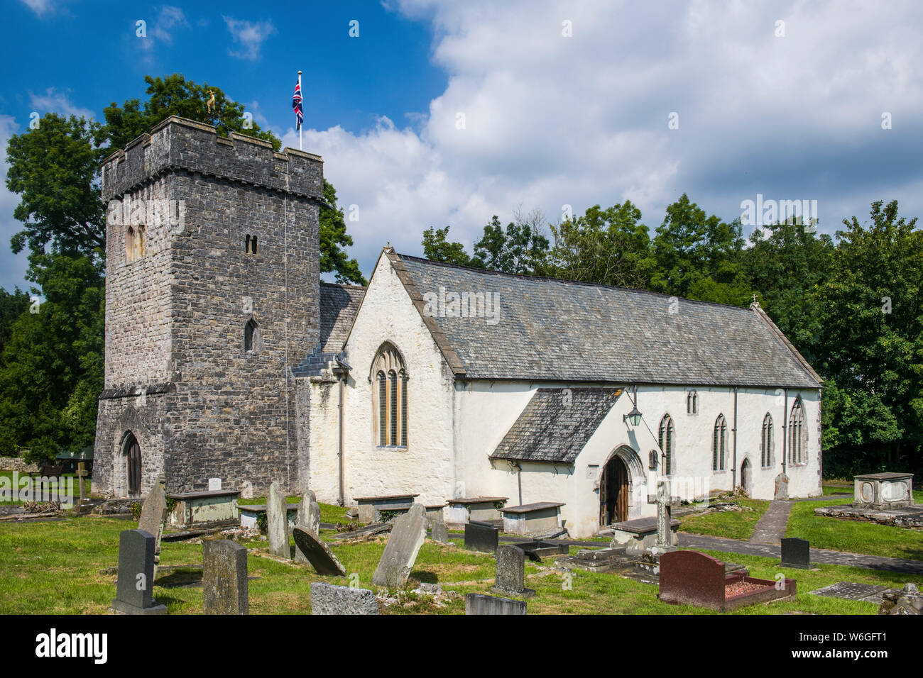 St cadoc's Kirche in das Tal von Glamorgan, South Wales an einem sonnigen Tag Stockfoto