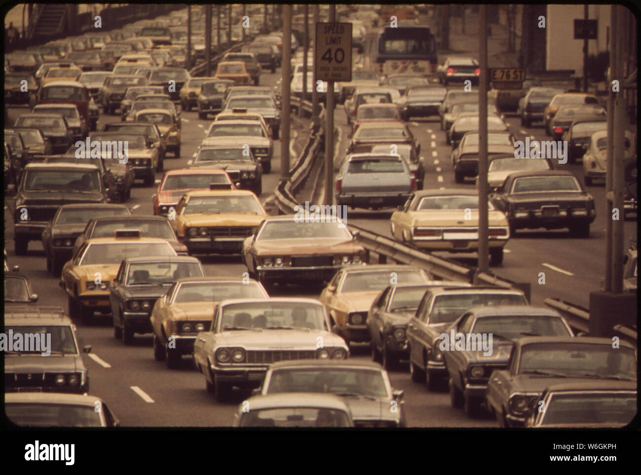FRANKLIN D. ROOSEVELT DRIVE, angrenzend an den East River. Stockfoto