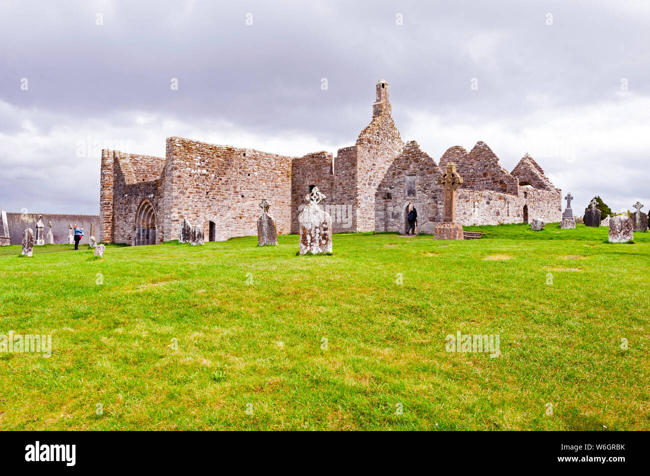 Ruinen der monastischen Siedlung von Clonmacnoise, County Offaly, Irland Stockfoto