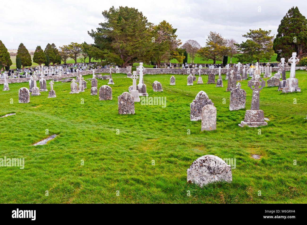 Friedhof an das Kloster Clonmacnoise Siedlung, Irland Stockfoto