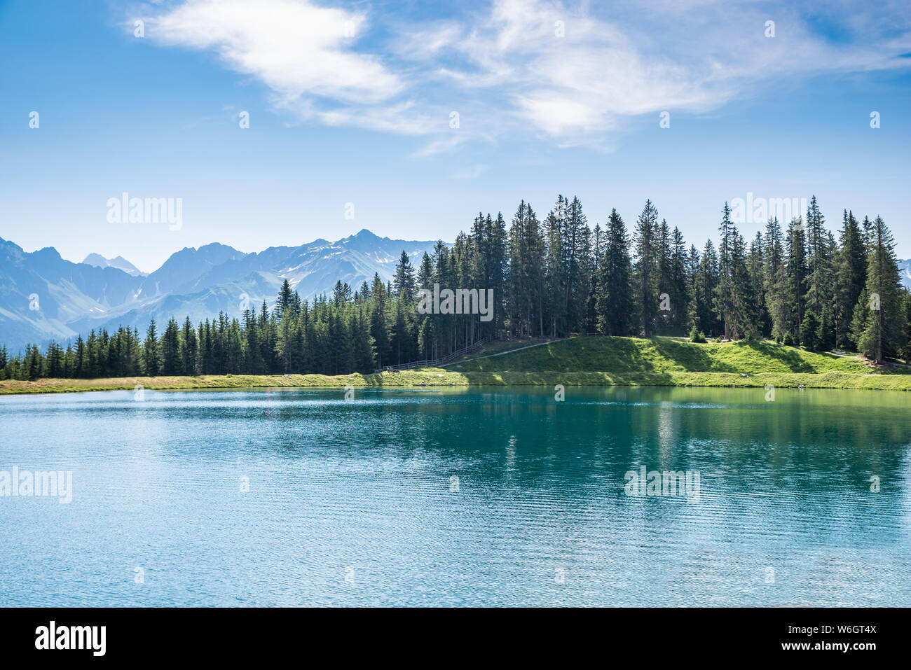 Malerischer Blick auf den See in den Bergen. Österreich, Alpen Stockfoto