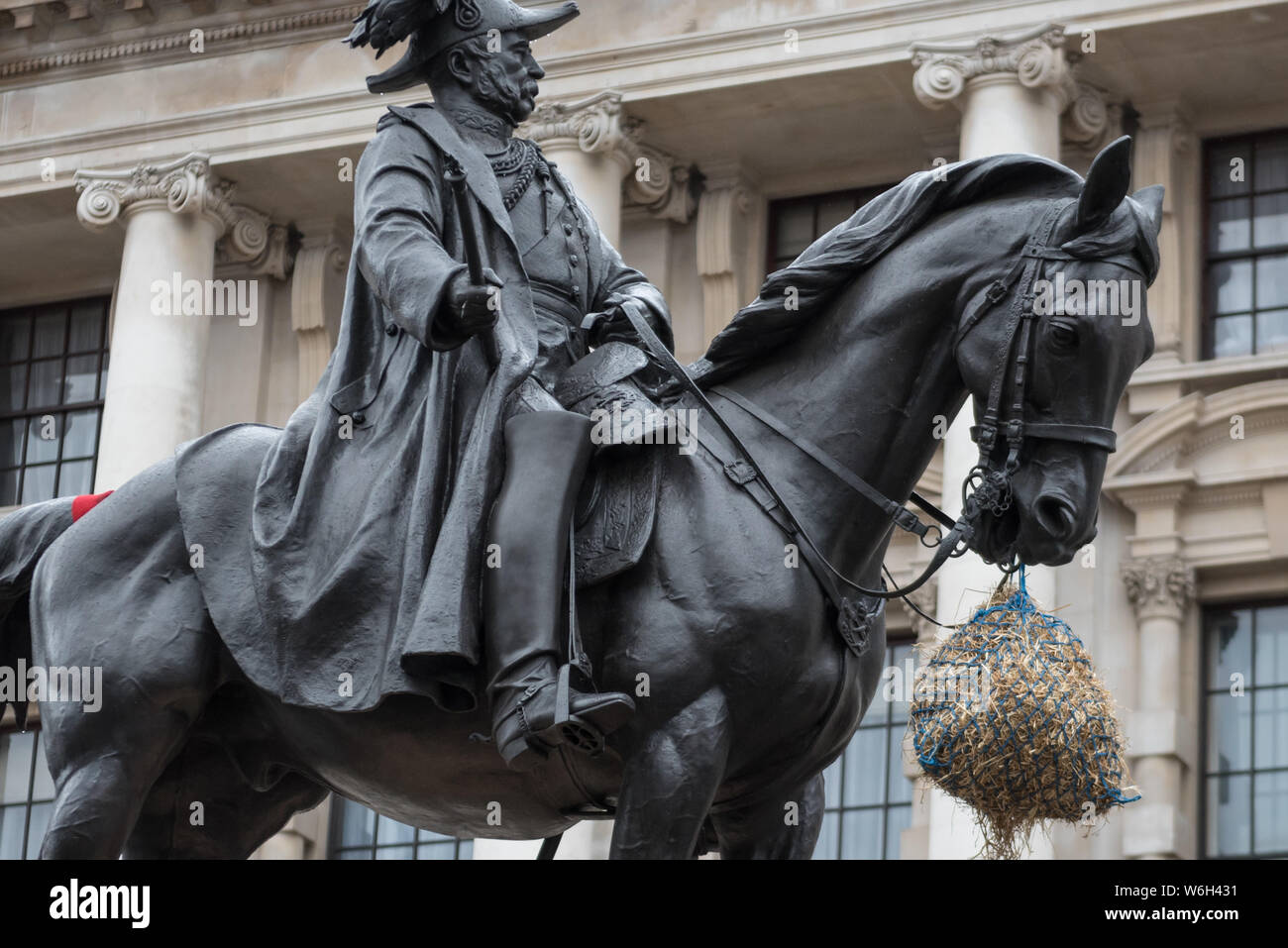 Whitehall, London, UK. 25. Dezember 2015. In Whitehall, London, die Reiterstatue von Prince George, Duke of Cambridge. Stockfoto