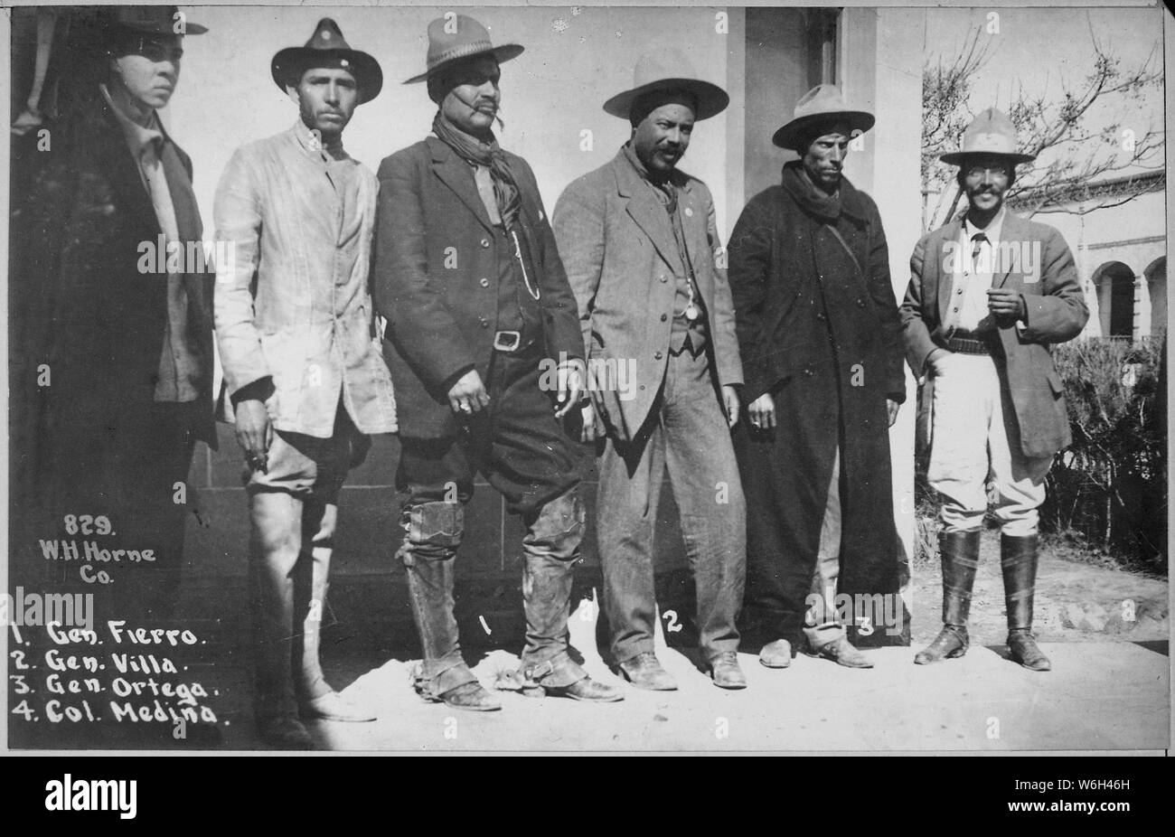 Allgemeine Villa, mexikanische Bandit. 1. Allgemeine Fierro. 2. Allgemeine Villa. 3. Allgemeine Ortega. 4. Oberst MediOa., Ca. 1913; Allgemeine Hinweise: Verwenden Sie Krieg und Konflikt Nummer 350 bei der Bestellung eine Reproduktion oder Anforderung von Informationen zu diesem Bild. Stockfoto