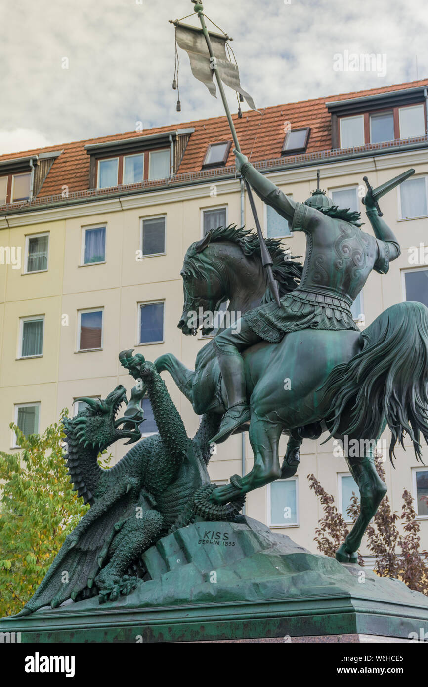 BERLIN, DEUTSCHLAND - 26. September 2018: Schwerpunkt in der 'Saint George und der Drache" Statue, von der Deutsche Bildhauer August Kiss, und befindet sich in Stockfoto