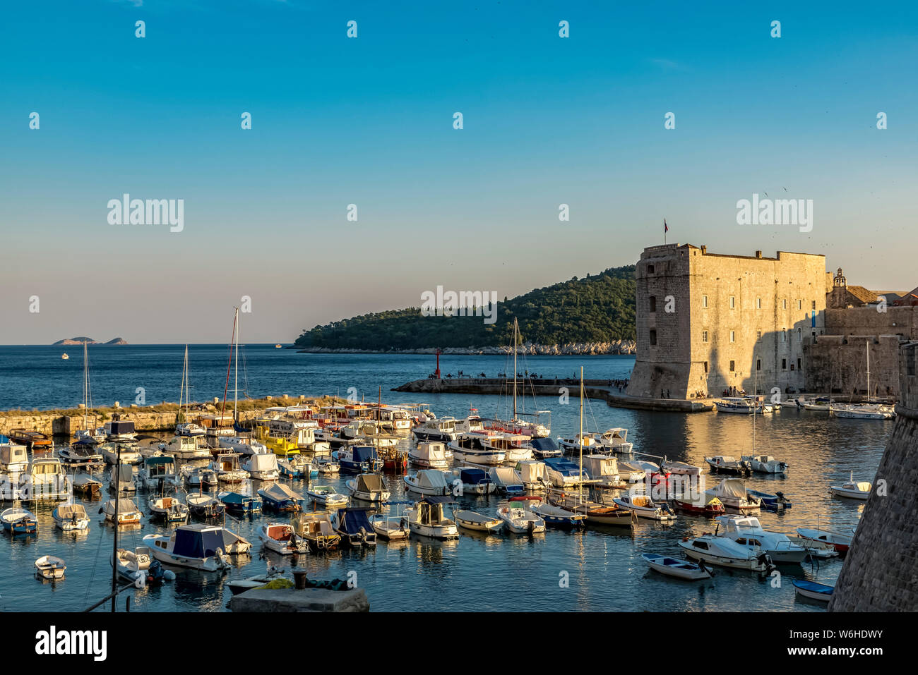 Blick auf St. Johannes Festung und die Altstadt von Dubrovnik und der Grafschaft Dubrovnik-Neretva, Kroatien Stockfoto