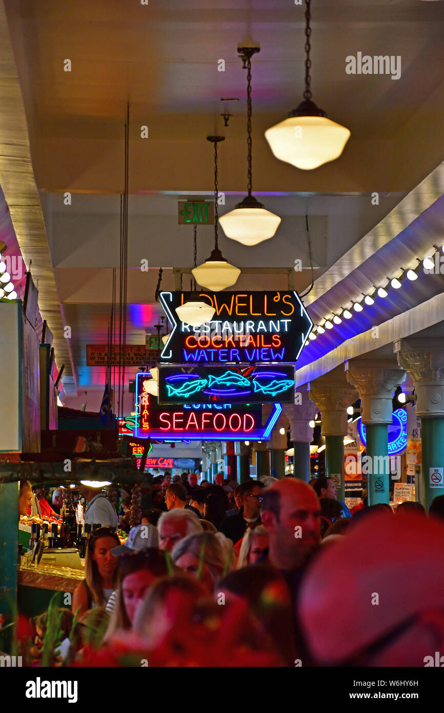 Neonschilder am Pike Place Market in Seattle Stockfoto