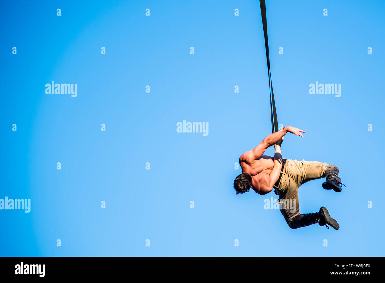 Cirque completement Acrobat Public Show in Montreal Stockfoto
