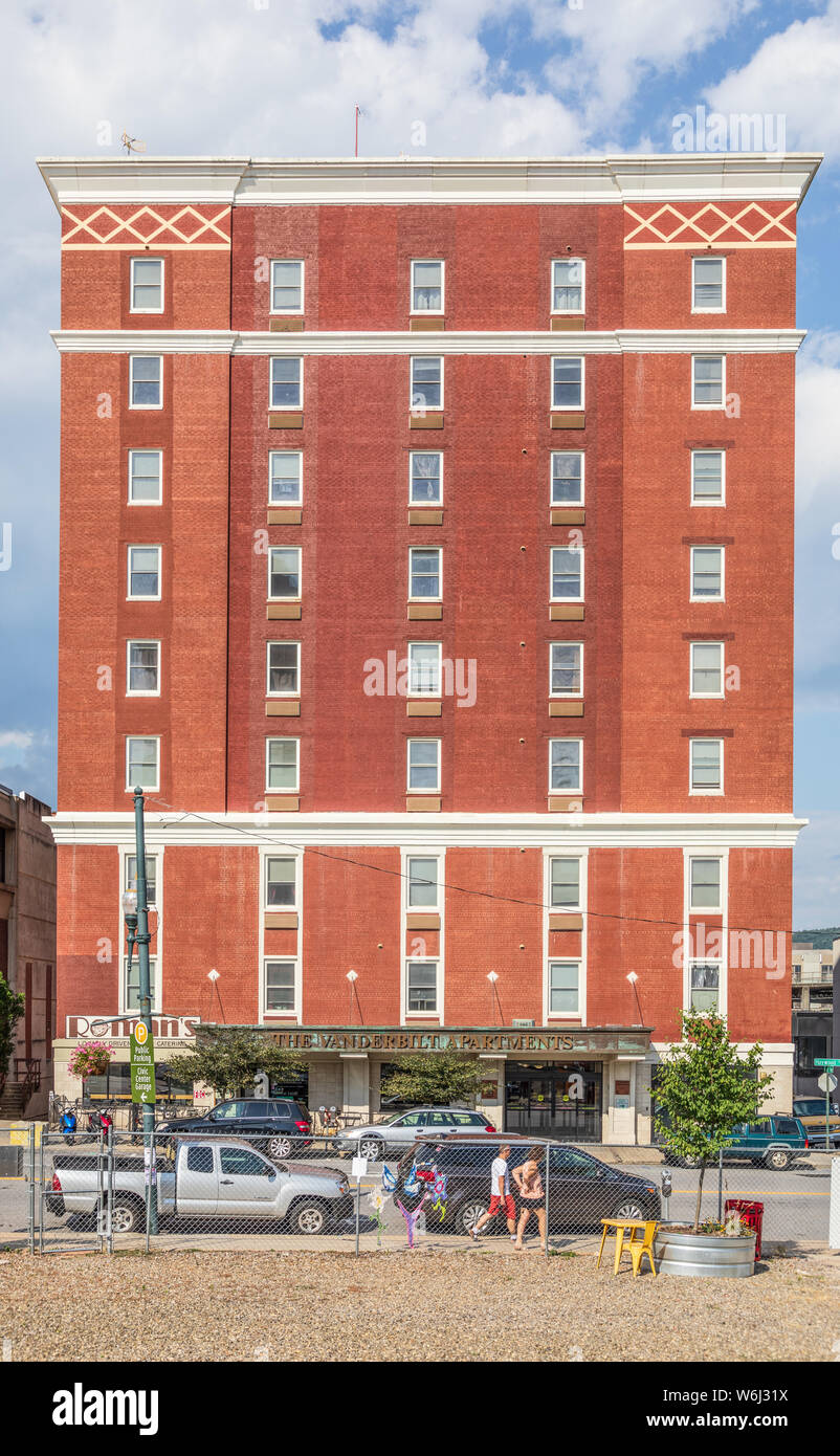 ASHEVILLE, NC, USA-27 Juli 19: Die Vanderbilt Apartments, auf Haywood Street, ist Senior Care Provider Gemeinschaft. Stockfoto