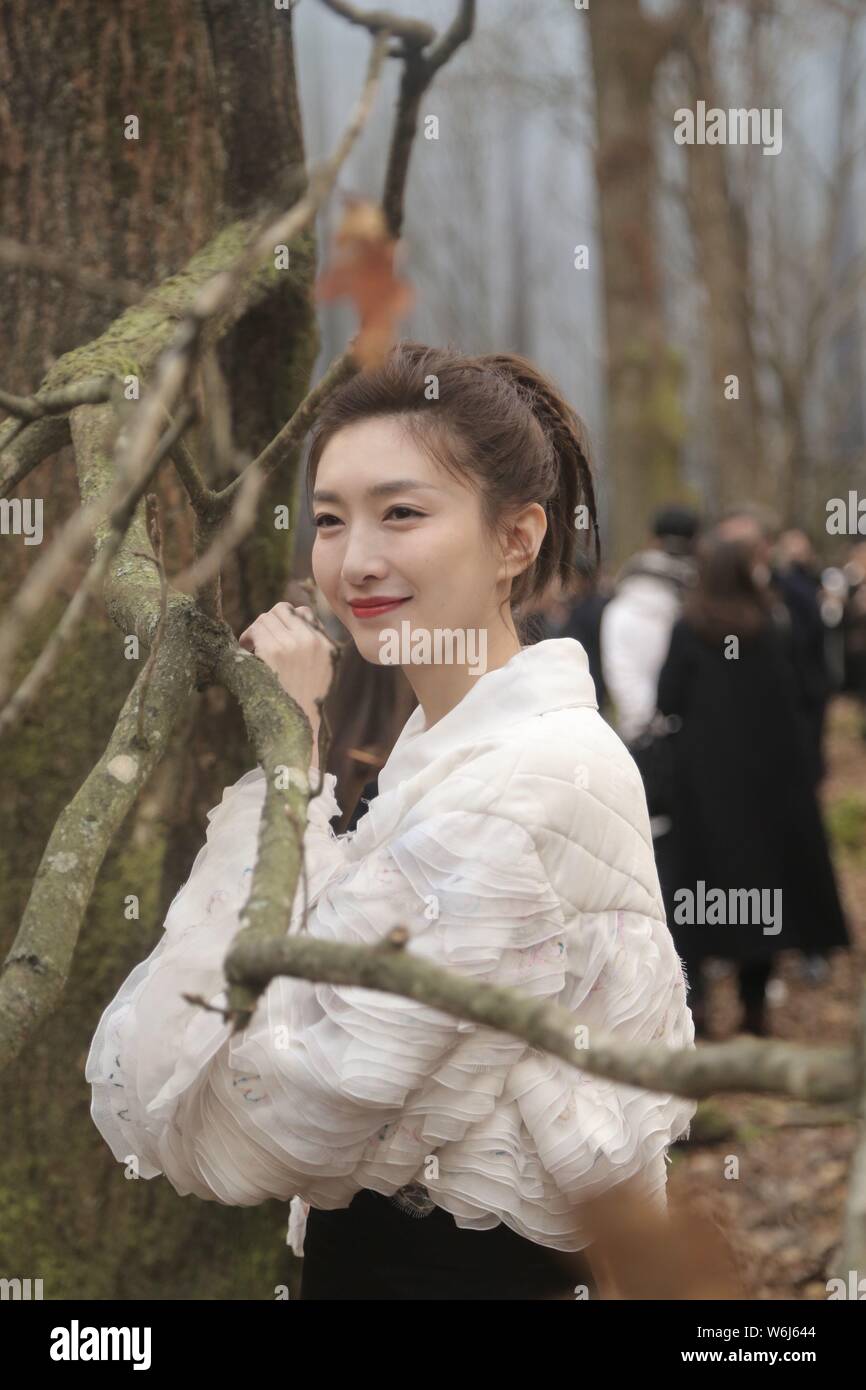 Chinesische Schauspielerin Jiang Shuying besucht die Chanel show Während der Paris Fashion Week Herbst/Winter 2018 in Paris, Frankreich, 6. März 2018. Stockfoto