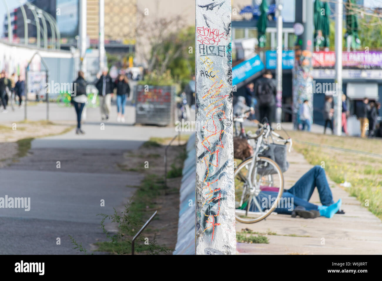 BERLIN, DEUTSCHLAND - 26. September 2018: die klugen Perspektive einer Wand Division in der Nähe der Ufer von Spree und die Berliner Mauer, einem berühmten Symbol Stockfoto
