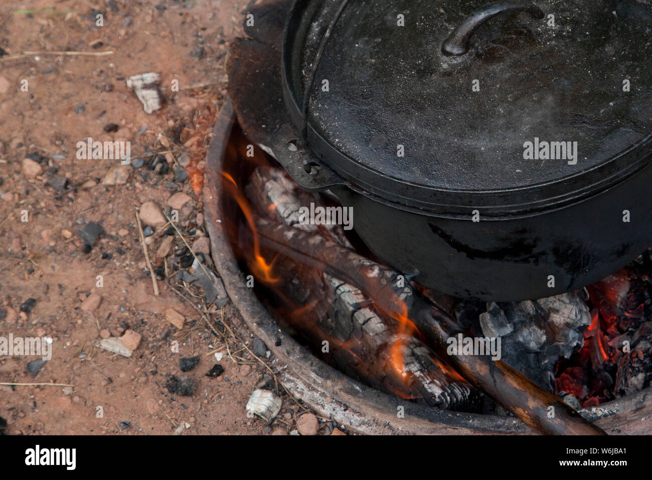 Kochkessel topf Fotos und Bildmaterial in hoher Auflösung Alamy