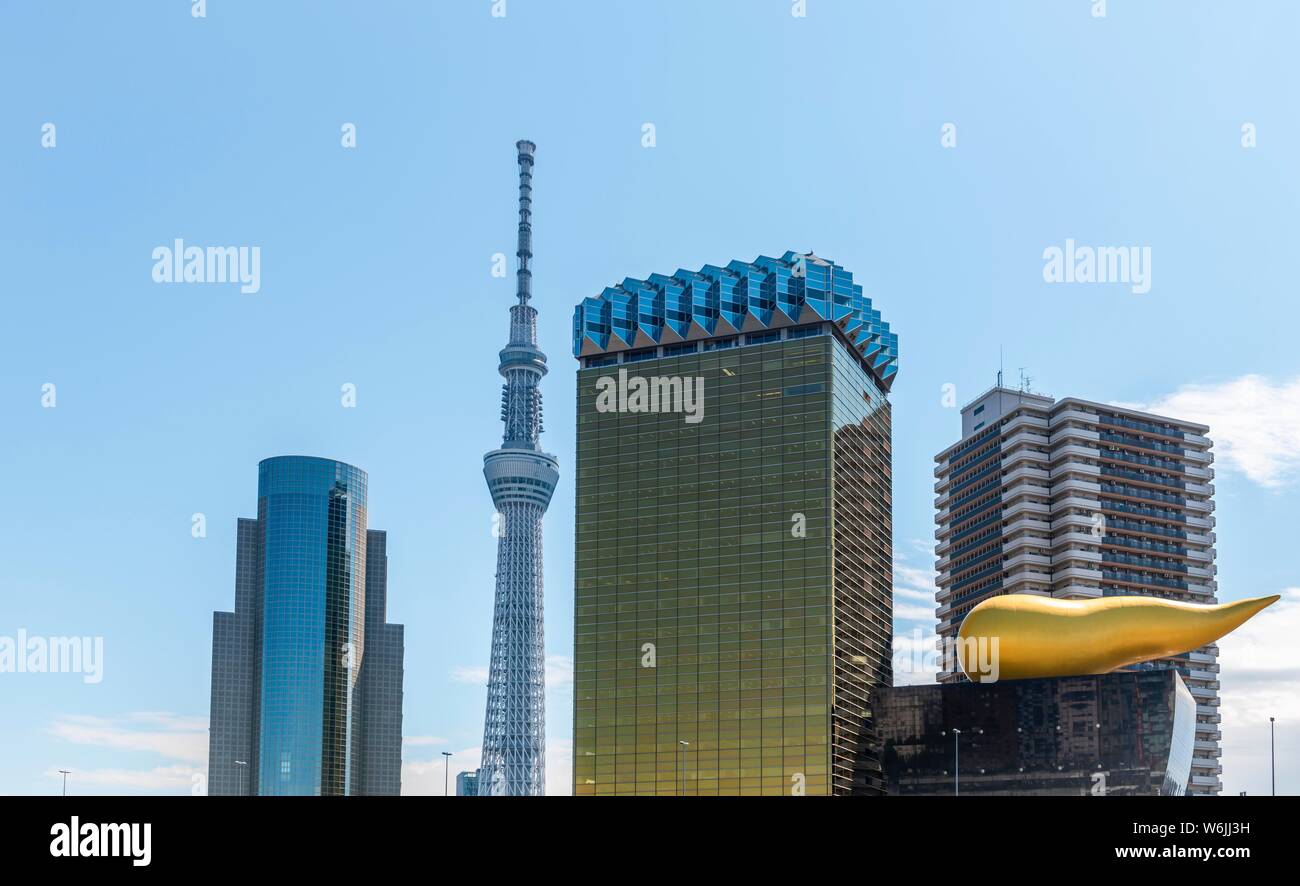 Wolkenkratzer, Tokio Skytree Turm und Asahi Beer Hall, Asahi Flamme D'or Gebäude, Asakusa, Tokyo, Japan Stockfoto