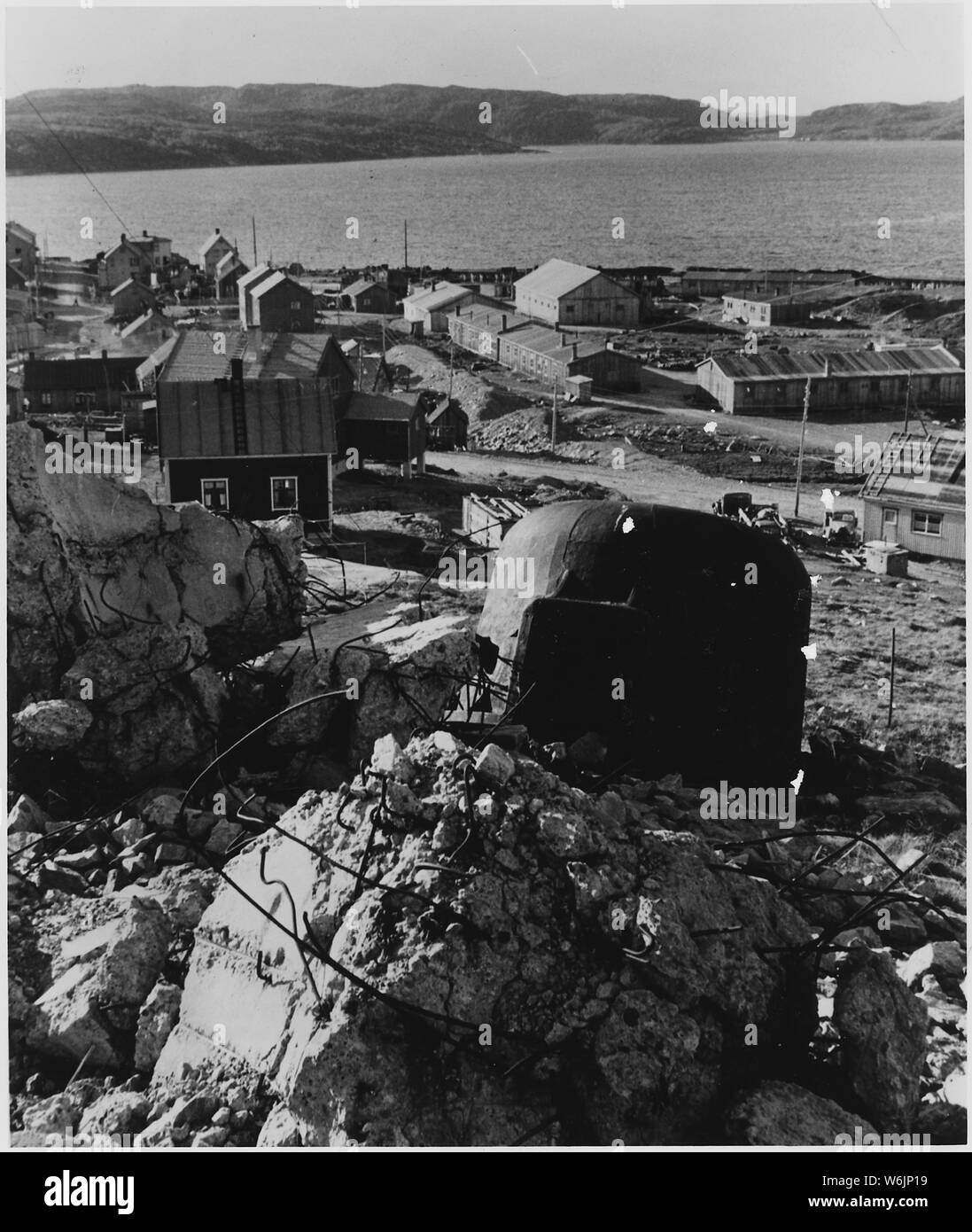 Norwegen. Vierhundert Meilen nördlich des Polarkreises, und nur 10 Meilen von der russischen Grenze, in die partnerstädte von Kirkenes und Bjornevatn, liegt die Norwegische Eisen von sydvaranger. Es wurde mehrfach während des Krieges Ende bombardiert Als umgebaut Kirkenes (hier zu sehen) war auch beschädigt Stockfoto