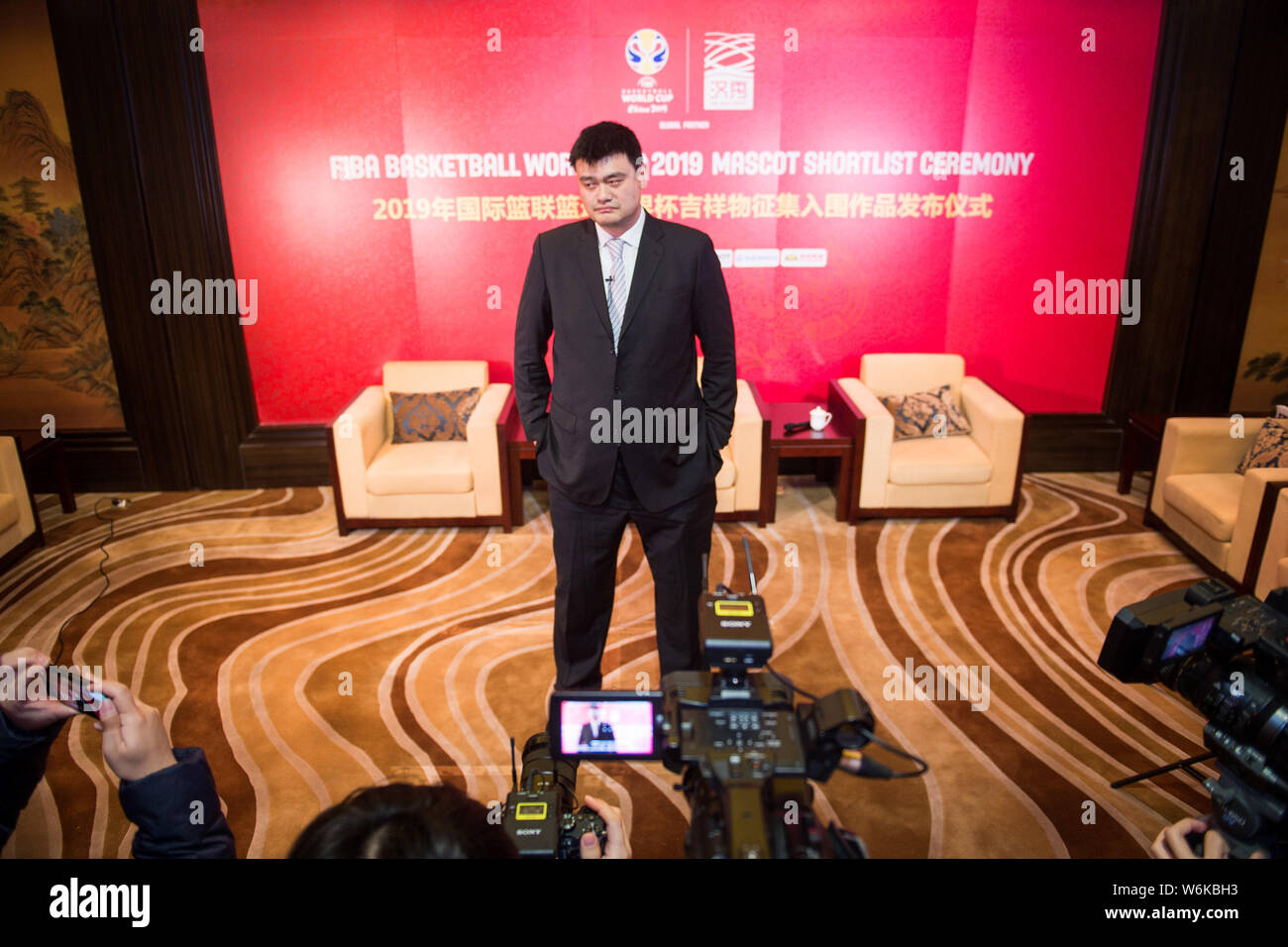 Pensionierte chinesischen Basketballstar Yao Ming, Vorsitzender der Chinesischen Basketball-liga (CBA) und FIBA Basketball WM 2019 Botschafter besucht t Stockfoto