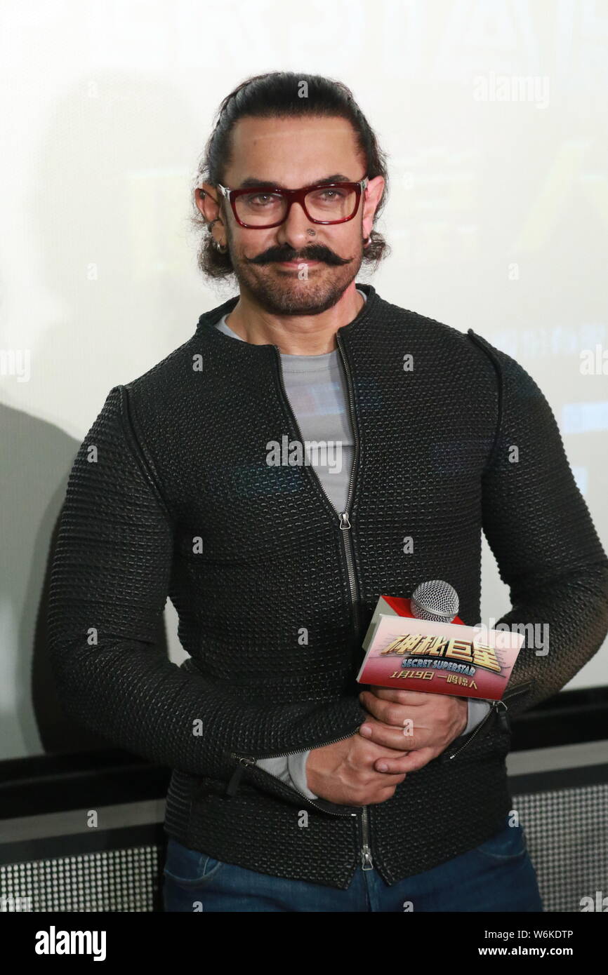 Indischen Schauspieler Aamir Khan besucht eine Road Show "Geheimnis seines neuen musikalischen Drama film Superstar" in Shanghai, China, 22. Januar 2018 zu fördern. Stockfoto