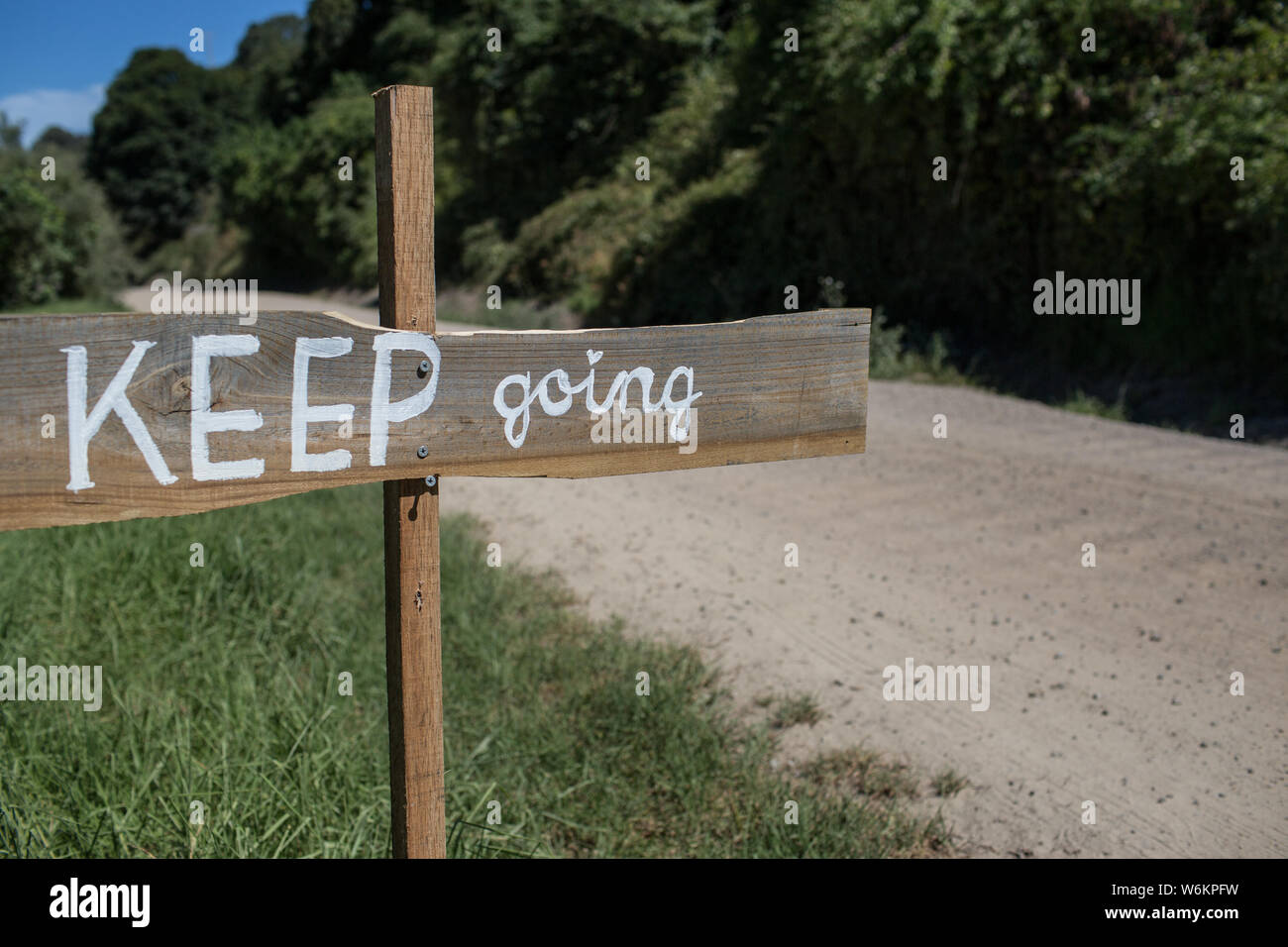 Weiter Zeichen an einem ländlichen Anwesen, Australien Stockfoto