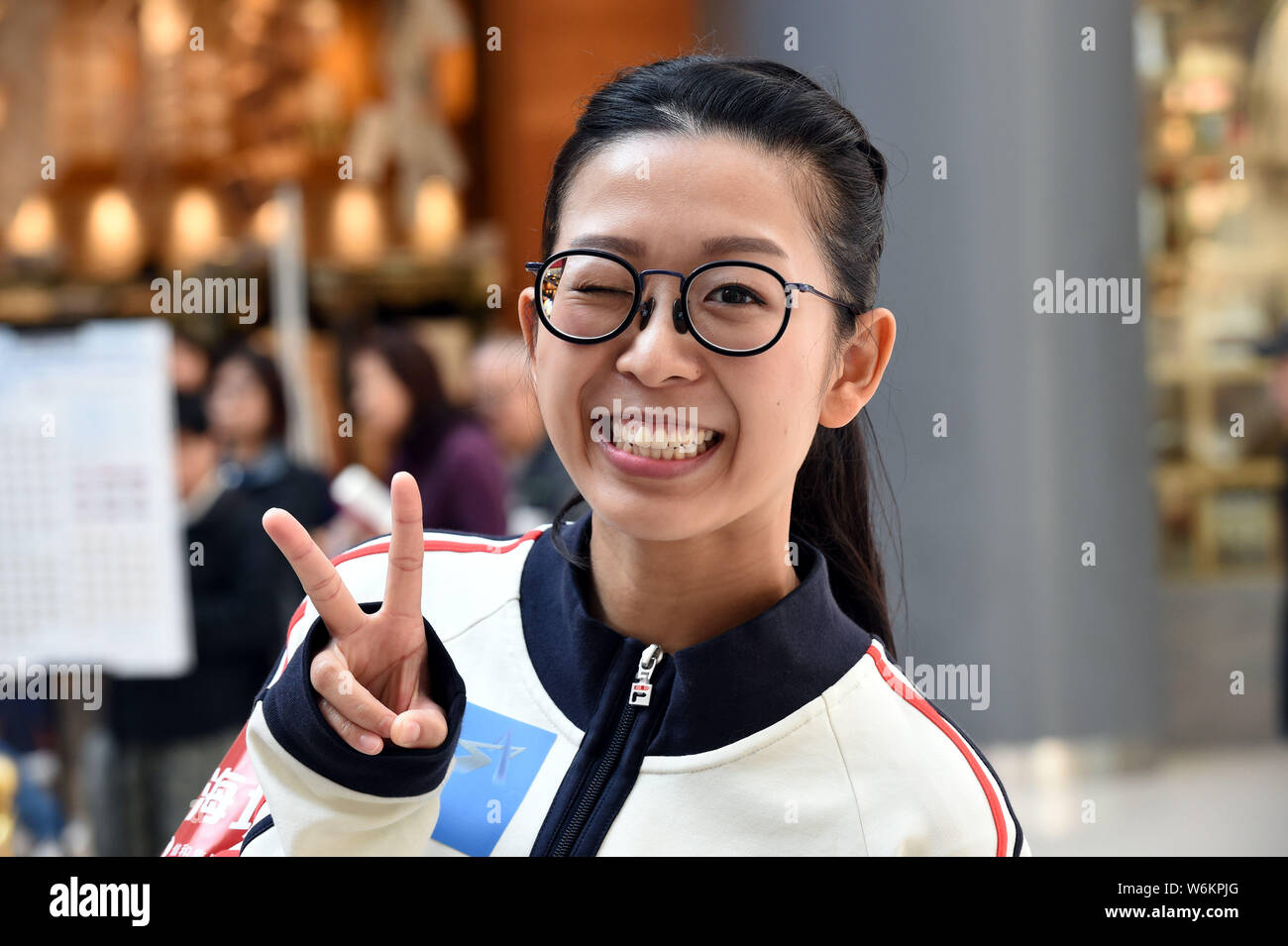 Hong Kong snooker Spieler Ng auf Yee Posen für Fotos, die während der öffentlichen Abstimmung Ankündigung Pressekonferenz der Samsung 2017 Hong Kong Sports Sterne Stockfoto