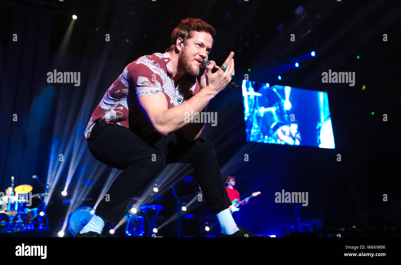Us-amerikanischer Sänger und Songwriter Daniel Kolter Reynolds (Dan Reynolds), der Sänger der amerikanischen Rock Band Drachen vorstellen, der während der Band Stockfoto