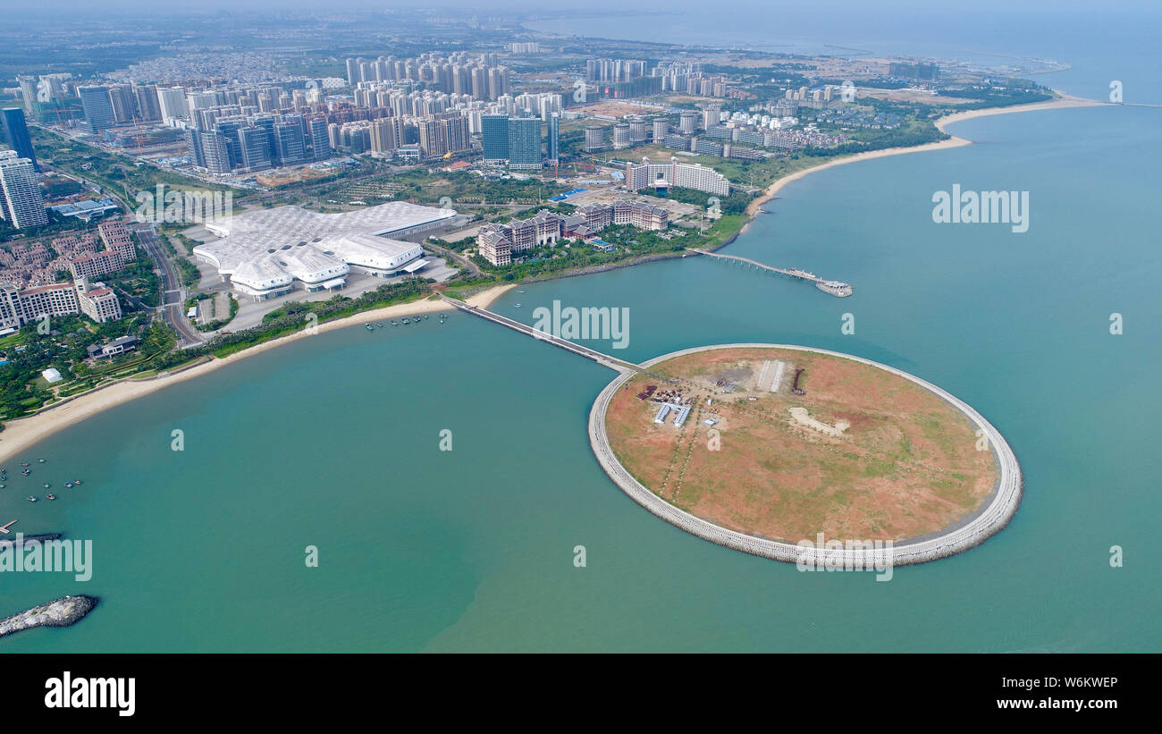 ------ Luftbild einer künstlichen Insel, die durch die landgewinnung an der Küste Xixiu in Stadt Haikou erstellt, der South China Hainan Provinz, 17. August 20. Stockfoto