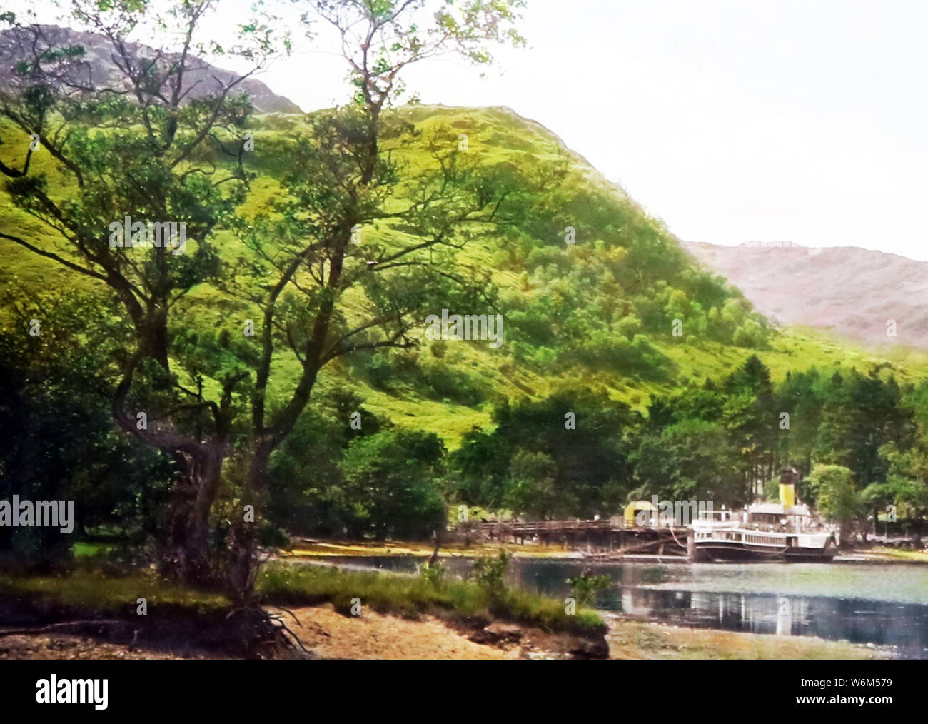 Raddampfer, der Ardui Pier, Schottland in den 40er Jahren Stockfoto