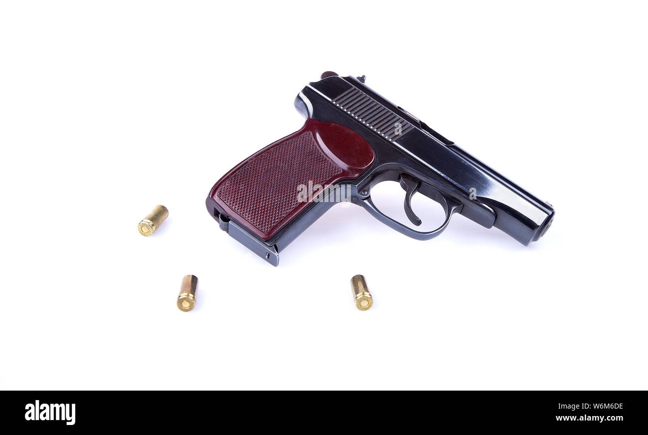 Die makarov Pistole oder PM ist eine russische Automatikpistole auf weißem Hintergrund. Stockfoto