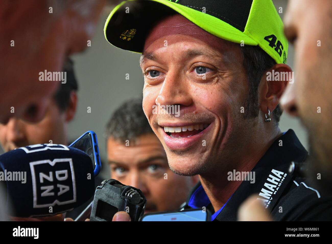 Italienische Motorrad road racer Valentino Rossi spricht während einer Pressekonferenz vor der Tschechischen Grand Prix Moto GP, am 1. August 2019 in Brünn, Czec Stockfoto