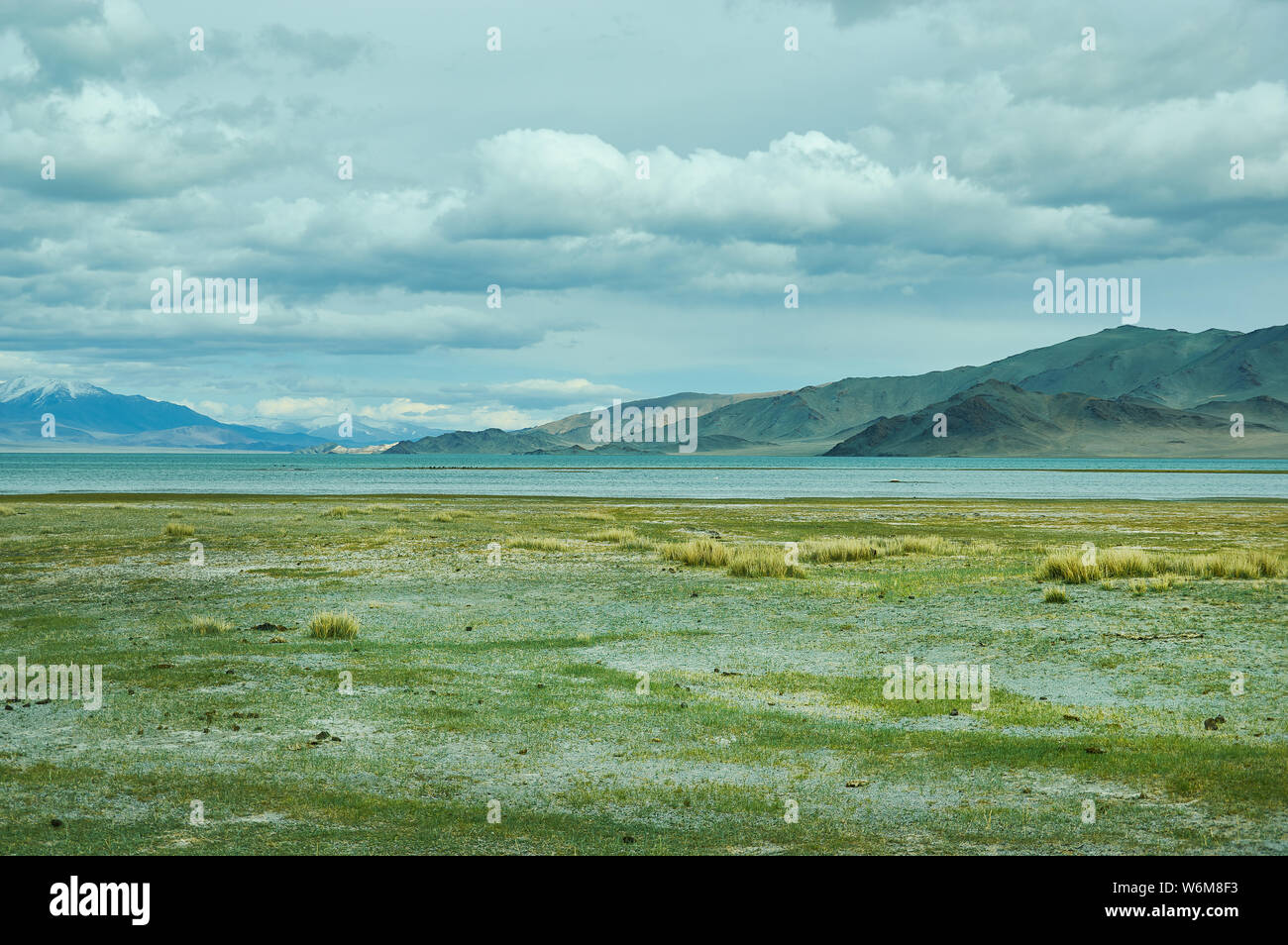 Die Fahrt zum Pass von Dorbot Ulan-Baishint. Bayan-Olgii Provinz im Westen der Mongolei. Stockfoto