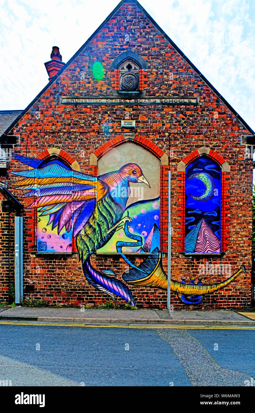 Vogel Graffitti, alte Internat, Brunswick Street, Darlington, England Stockfoto