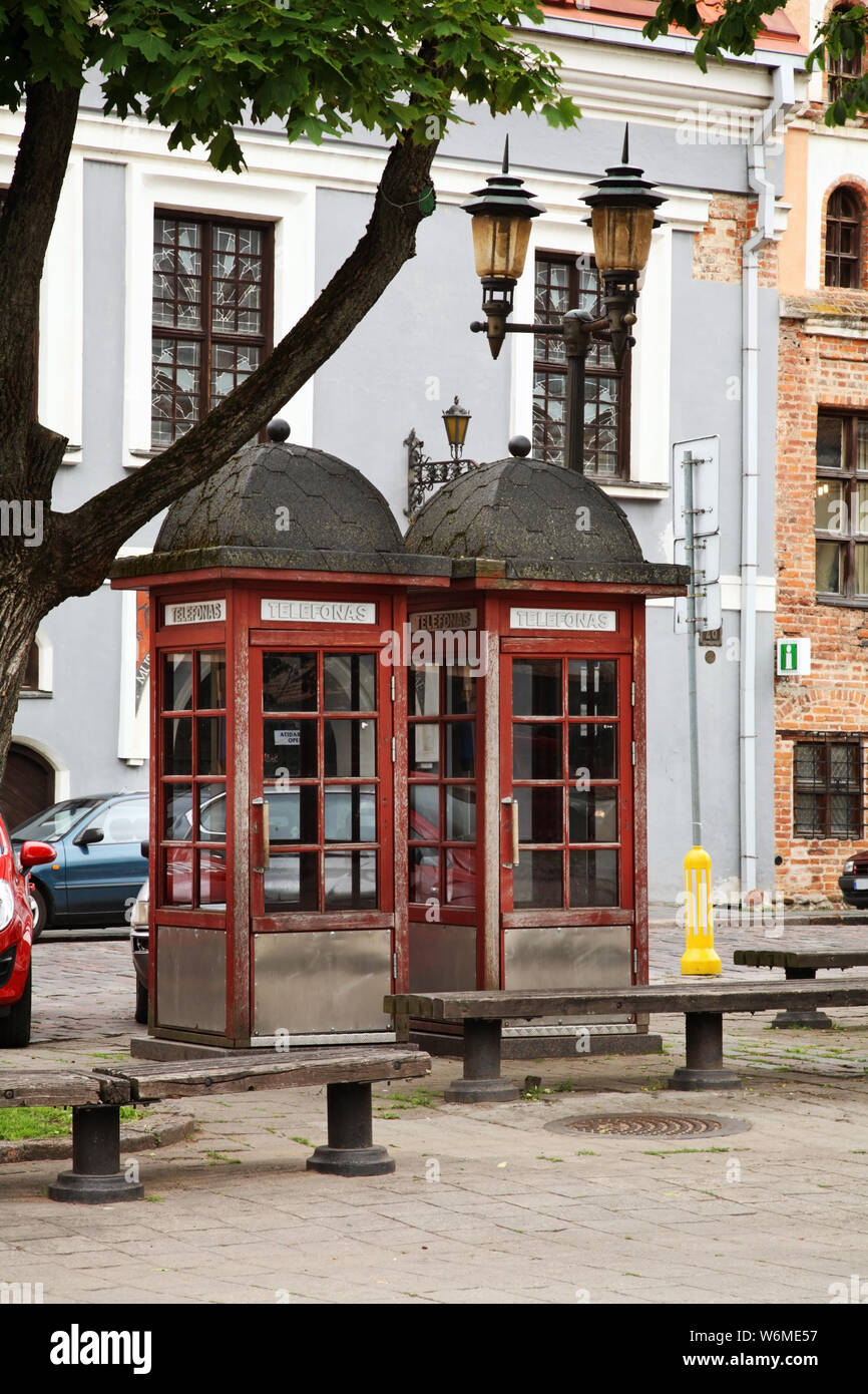 Telefonzelle auf Vilniaus Straße in Kaunas. Litauen Stockfoto