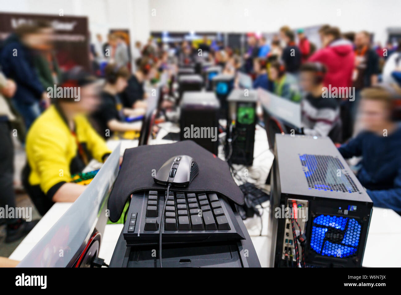 Maus, Tastatur und PC Tower Stockfoto